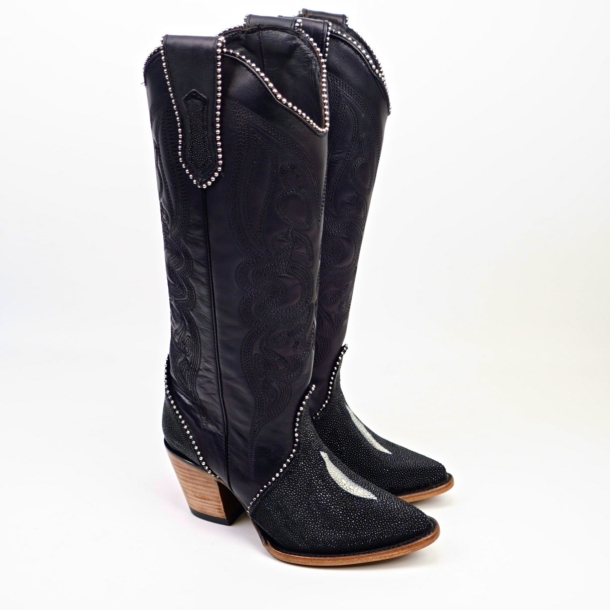 Linda Stingray Black - Tall Shaft - J Toe