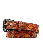 Cinturón de brandy con hebilla de Texas y pespuntes exóticos de pirarucú
